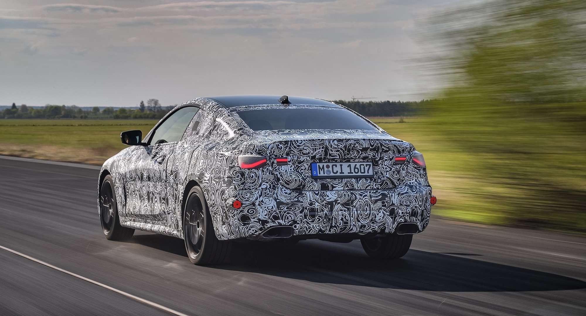 BMW Serie 4 Coupe pista atras