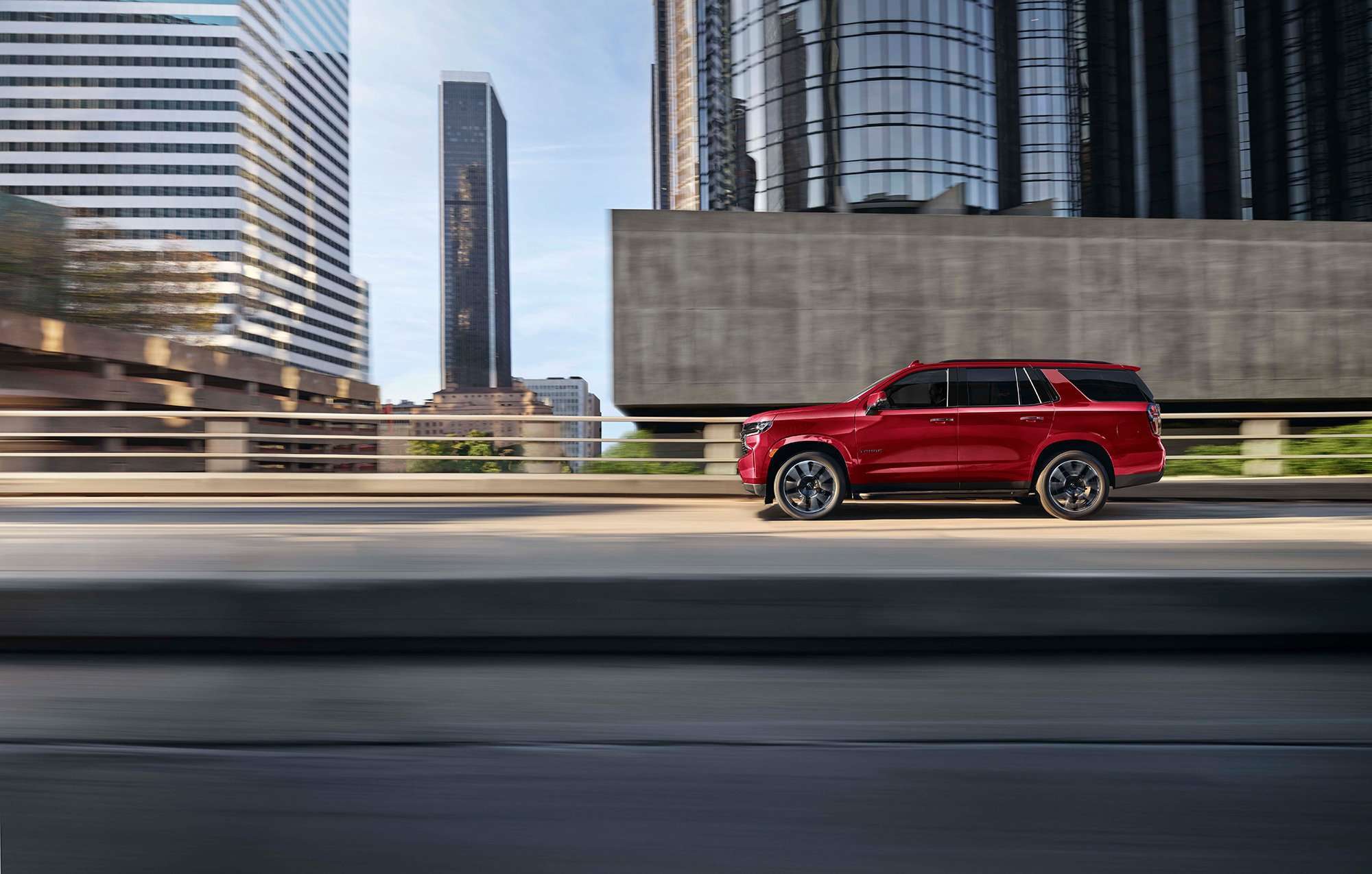 Chevrolet-Tahoe-2021-lado-Mexico