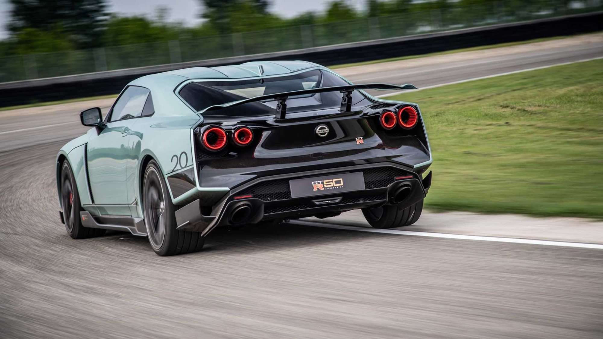Nissan GT-R50 Italdesign verde olivo trasera
