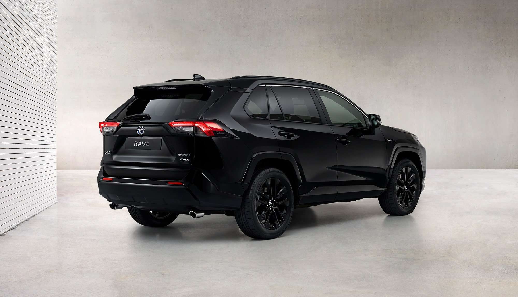 Toyota RAV4 Electric Hybrid Black Edition atras