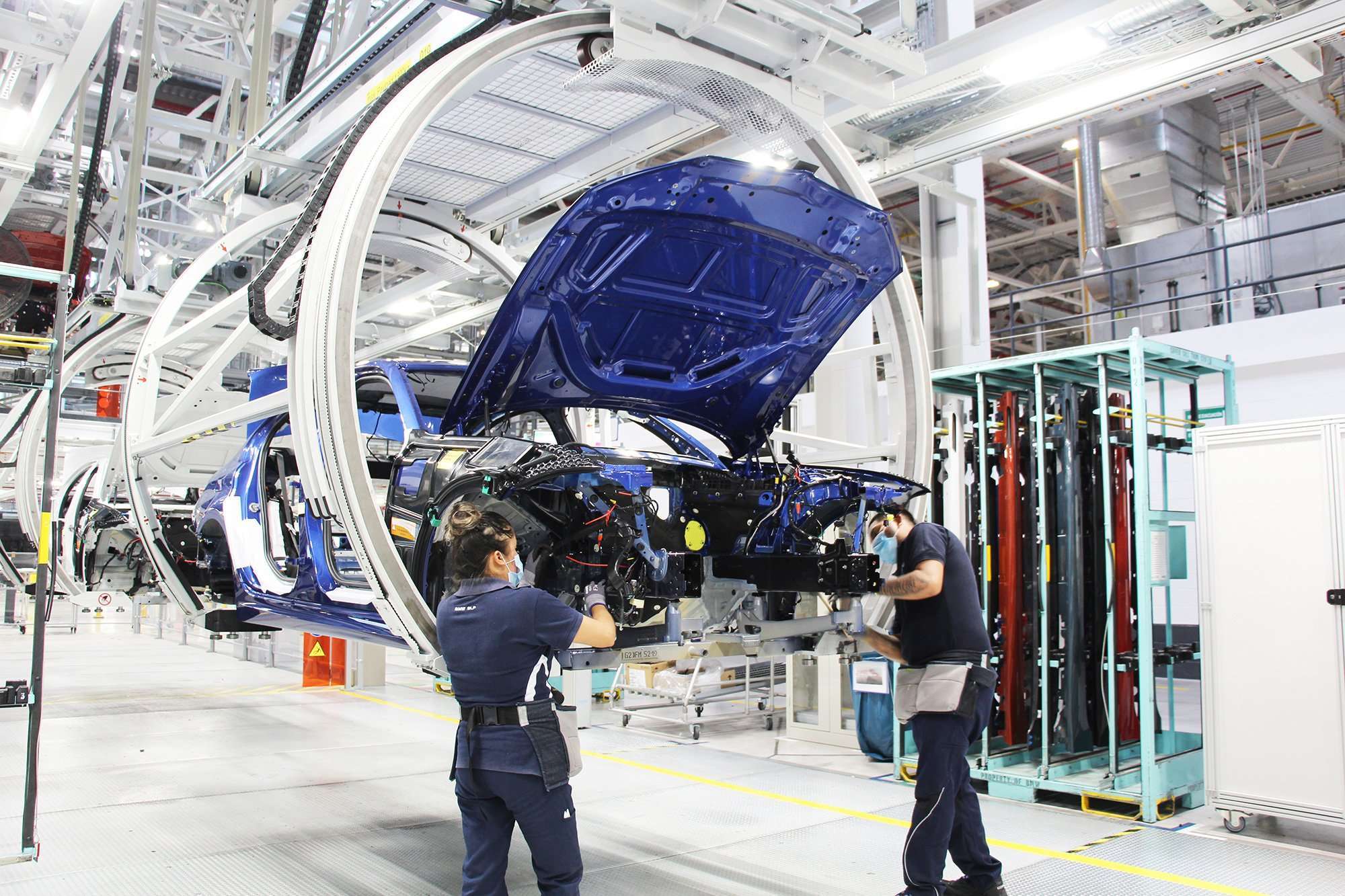 BMW Serie 3 Planta San Luis Potosi cofre