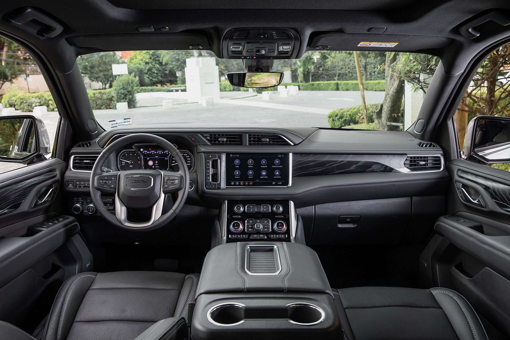 GMC Yukon 2021 Denali interior