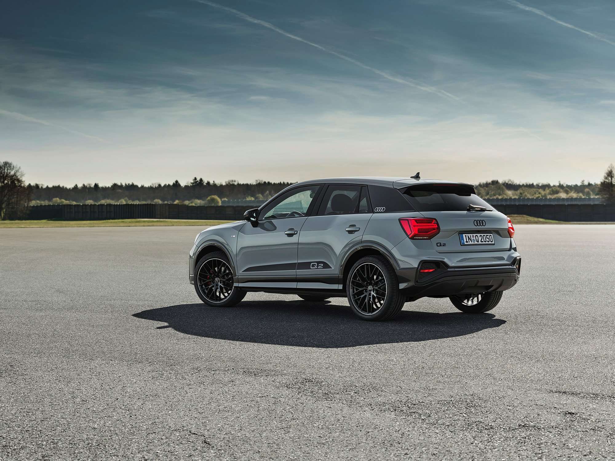 Audi Q2 2021 costado atras