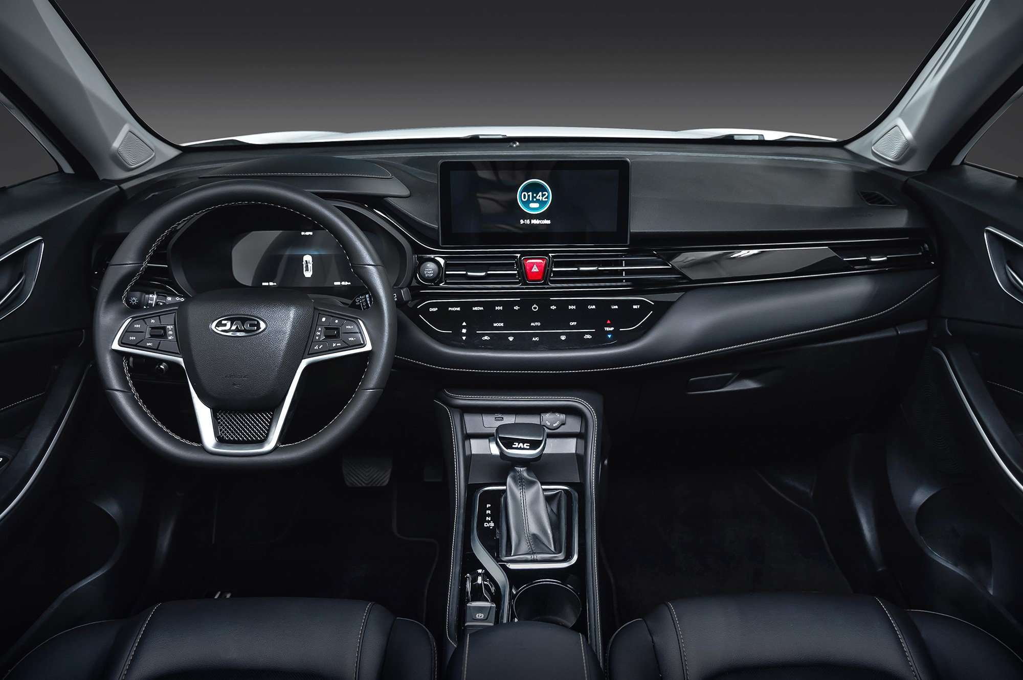 JAC Sei4 Sport Edition interior