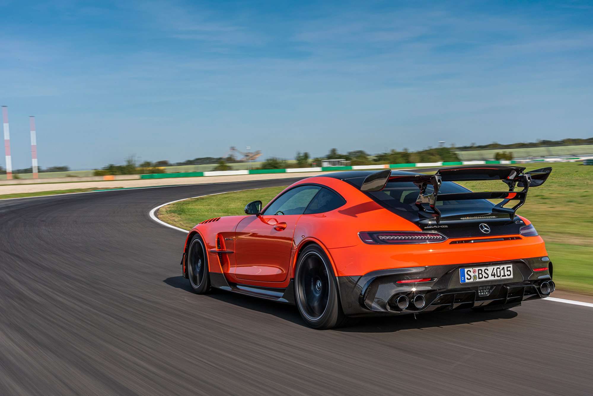 Mercedes-AMG GT Black Series naranja atras