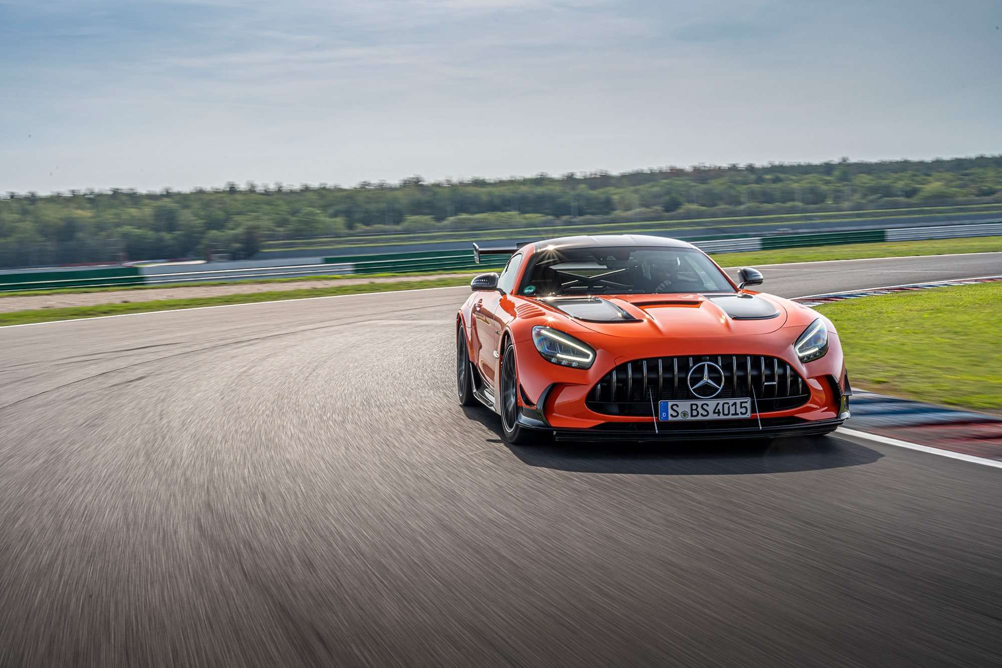 Mercedes-AMG GT Black Series naranja frontal