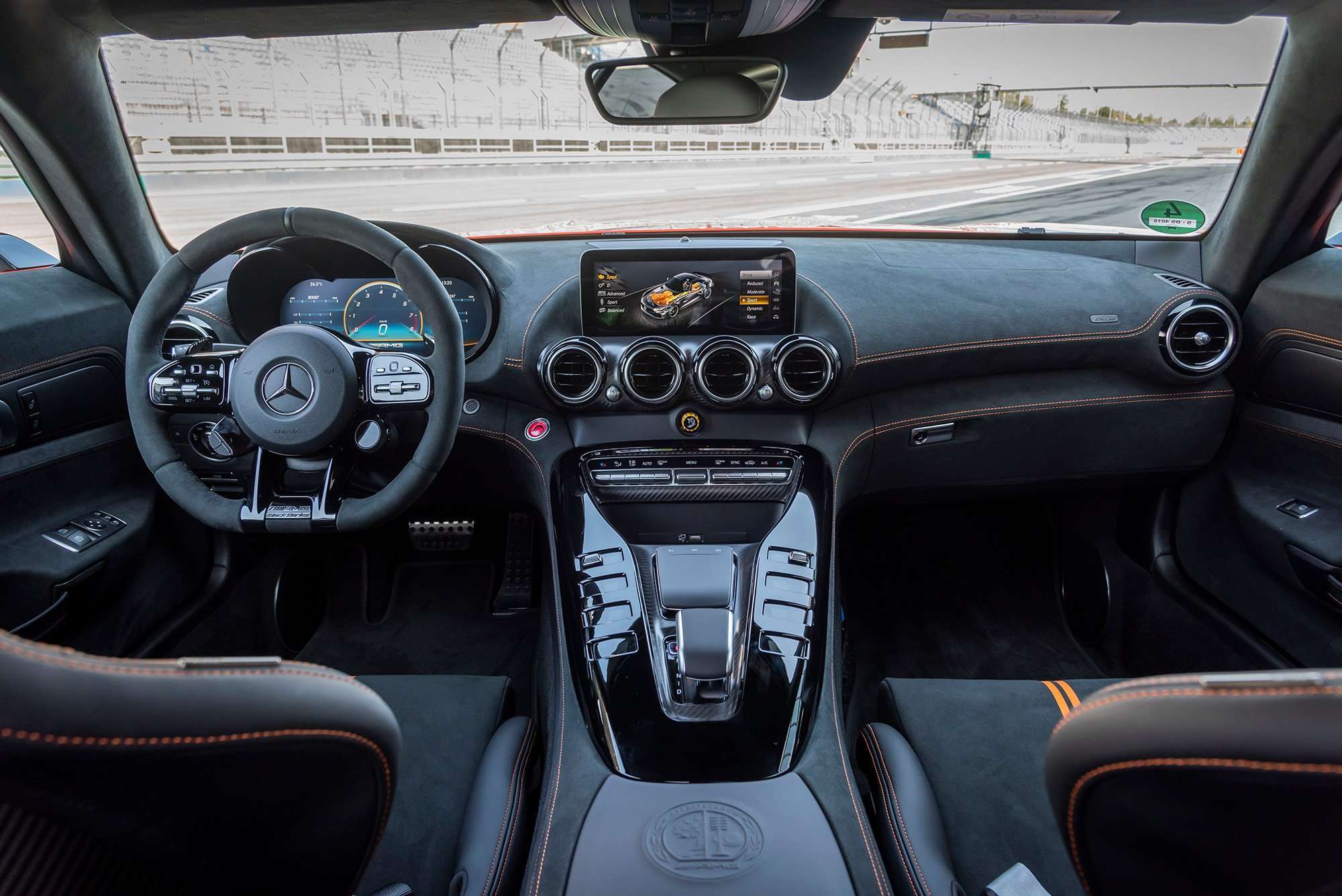 Mercedes-AMG GT Black Series naranja interior