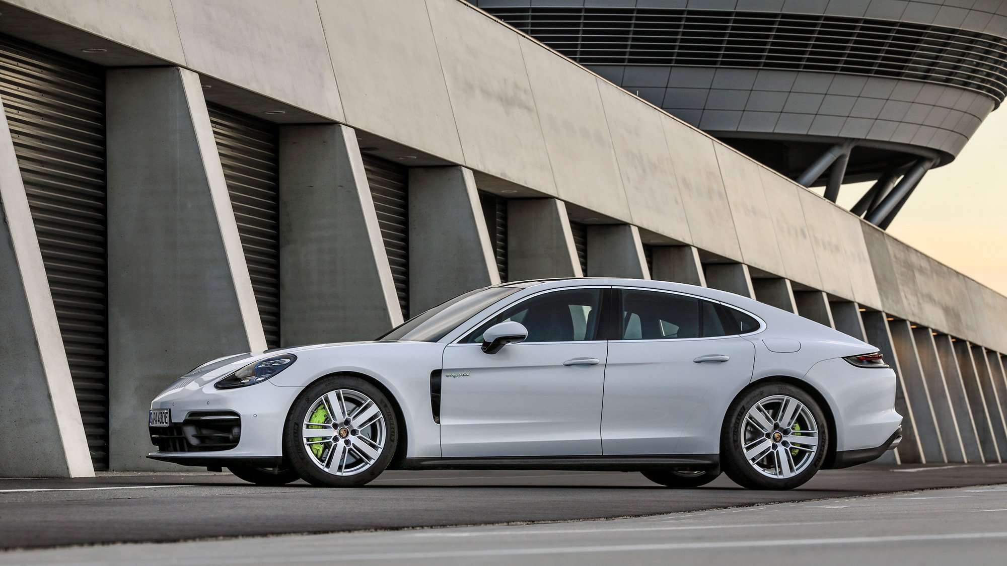 Porsche Planta tecnologia híbrida 10 años