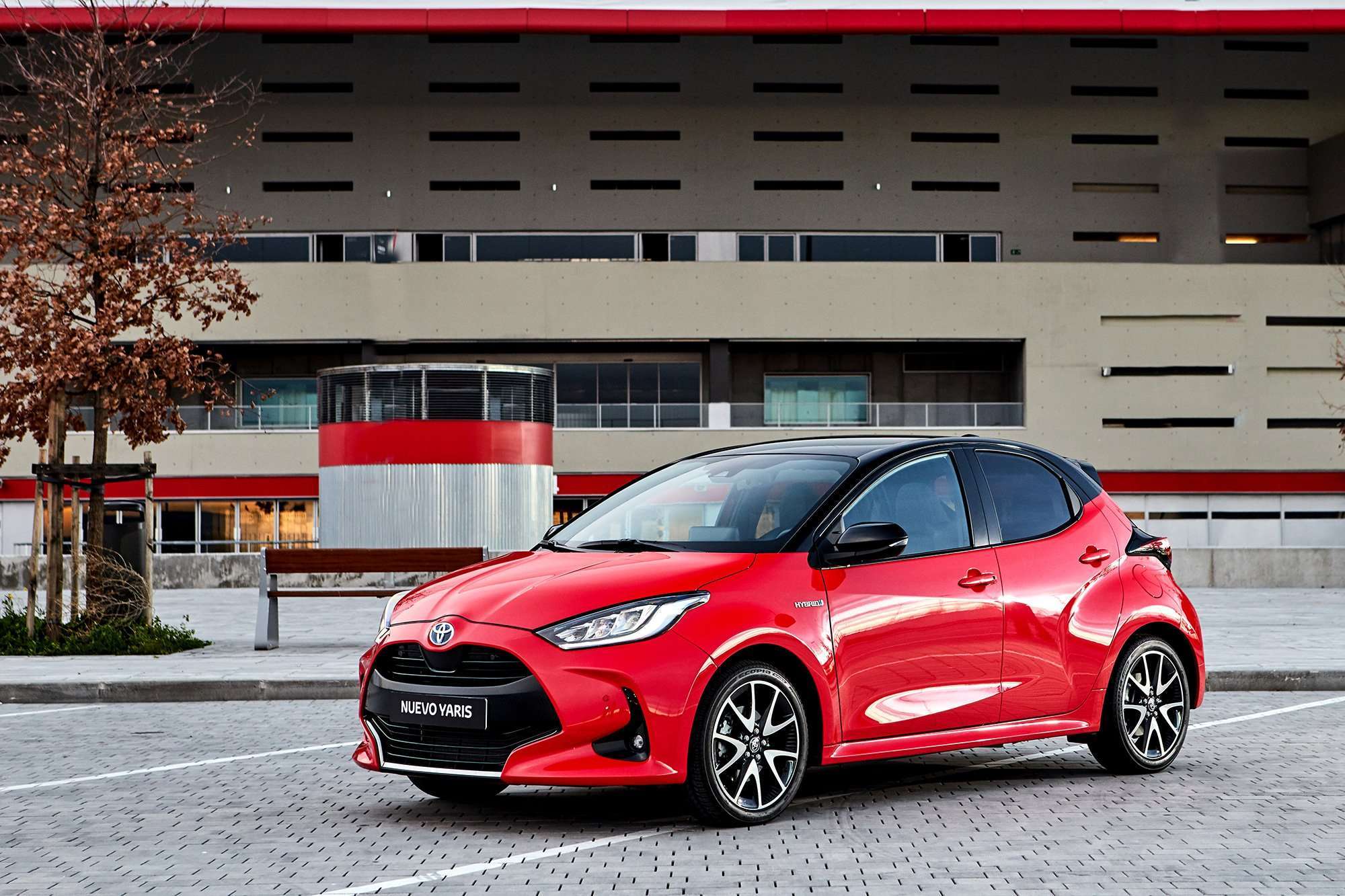 Toyota Yaris Electric Hybrid frente