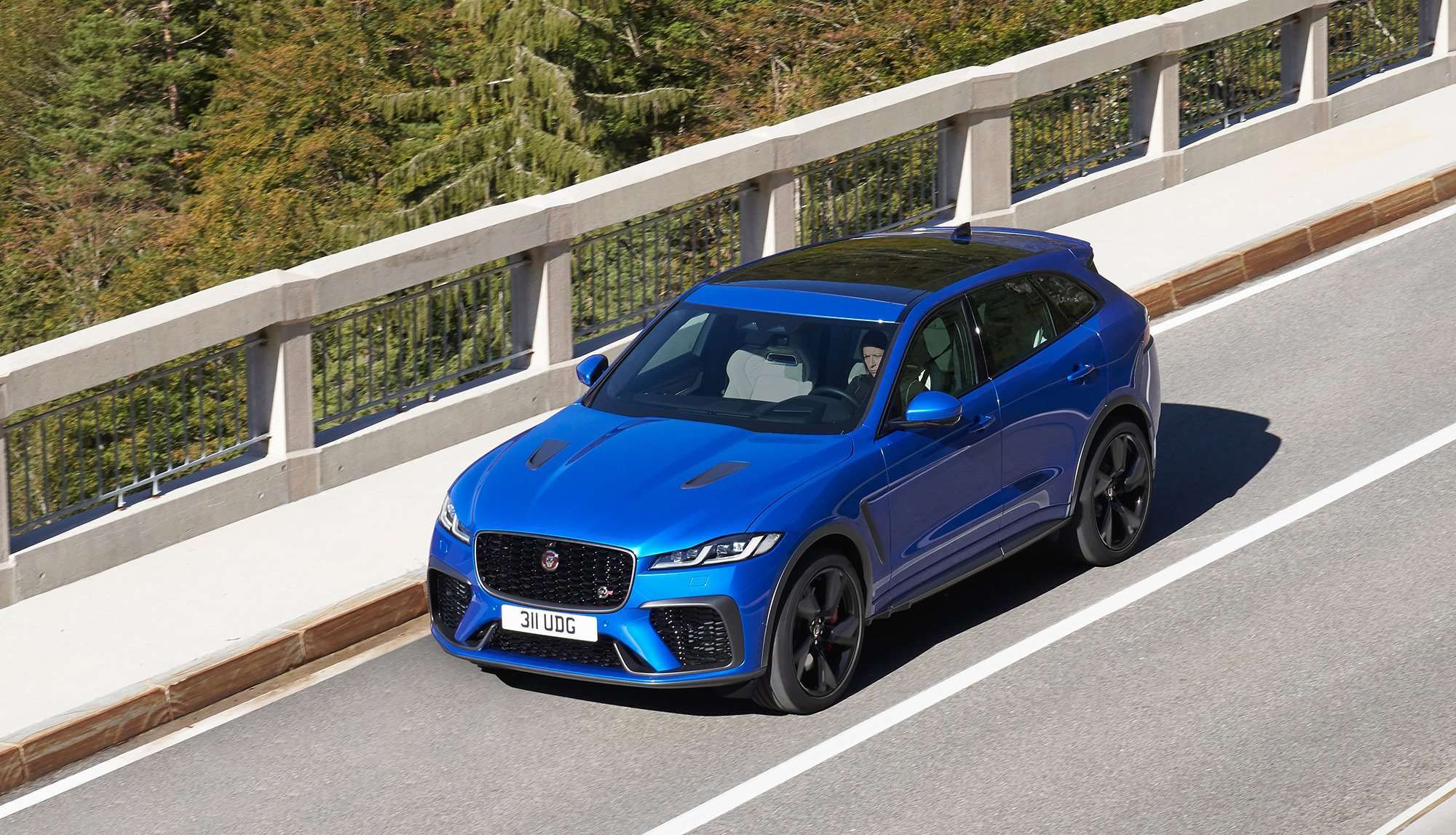 Jag_F-PACE_SVR_21MY_10_Dynamic_1262_021220