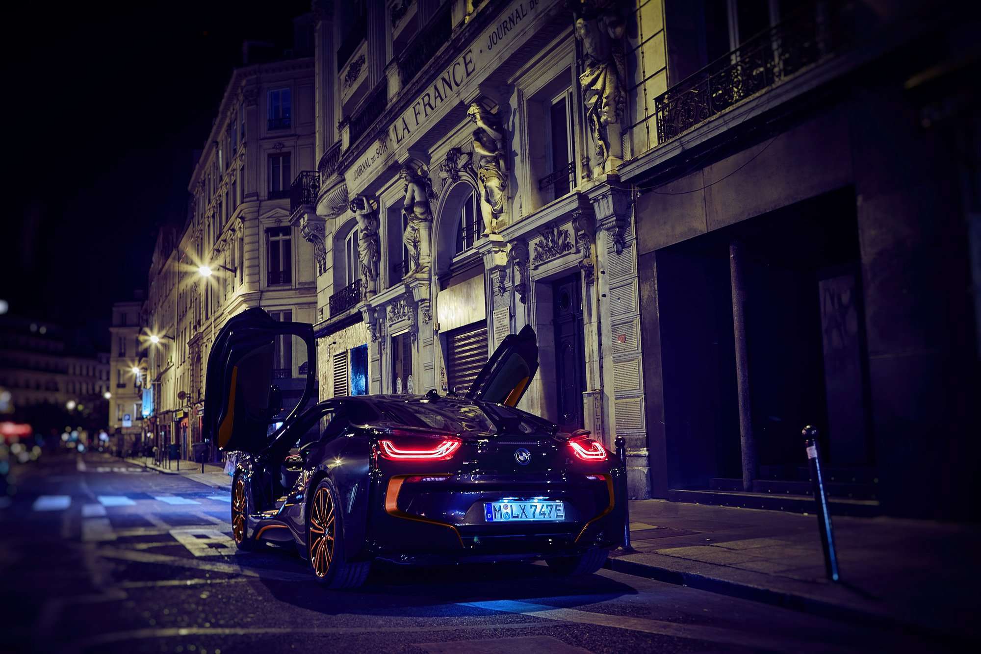 BMW i8 Ultimate Sophisto Edition atras