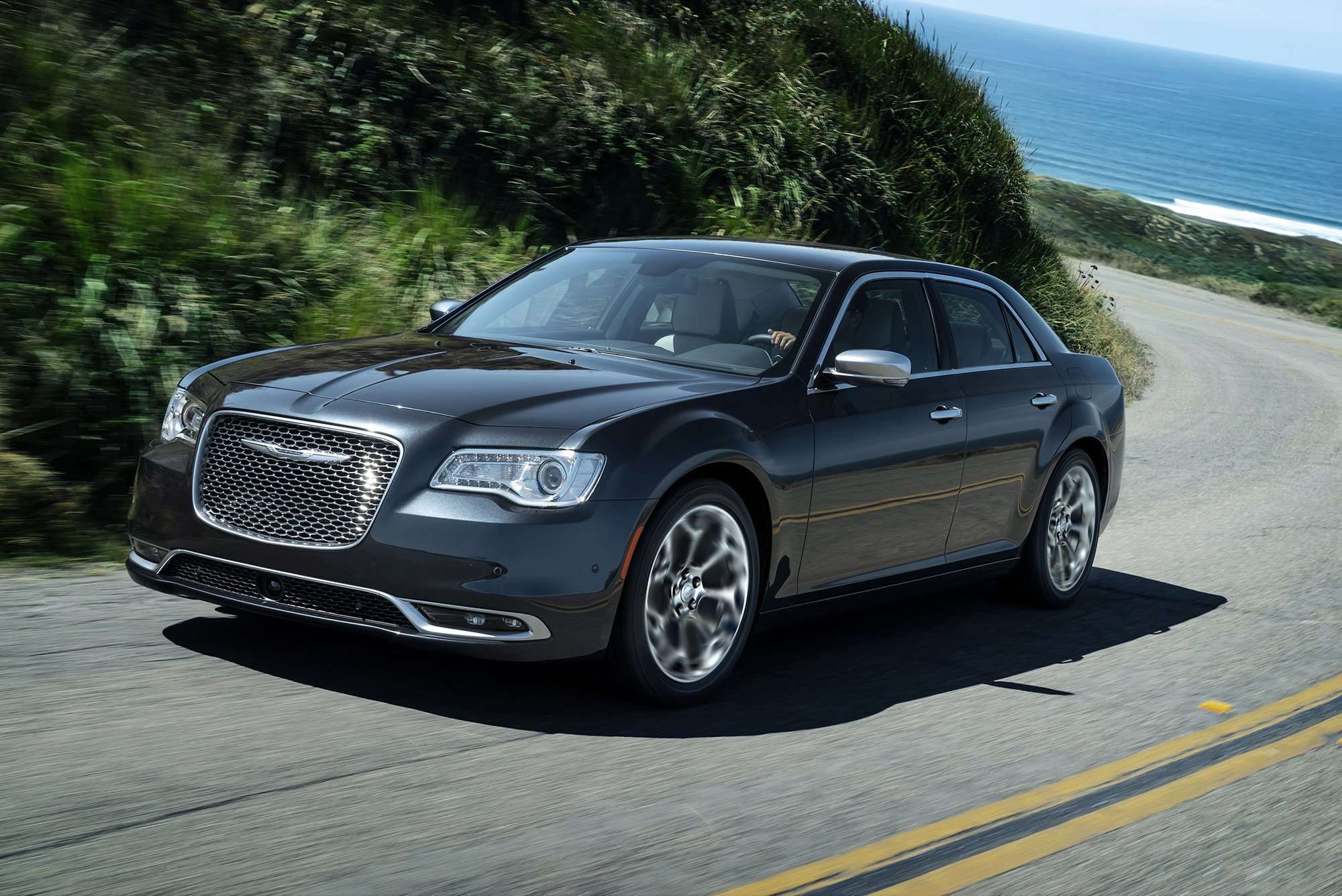 Chrysler 300C 2021 carretera