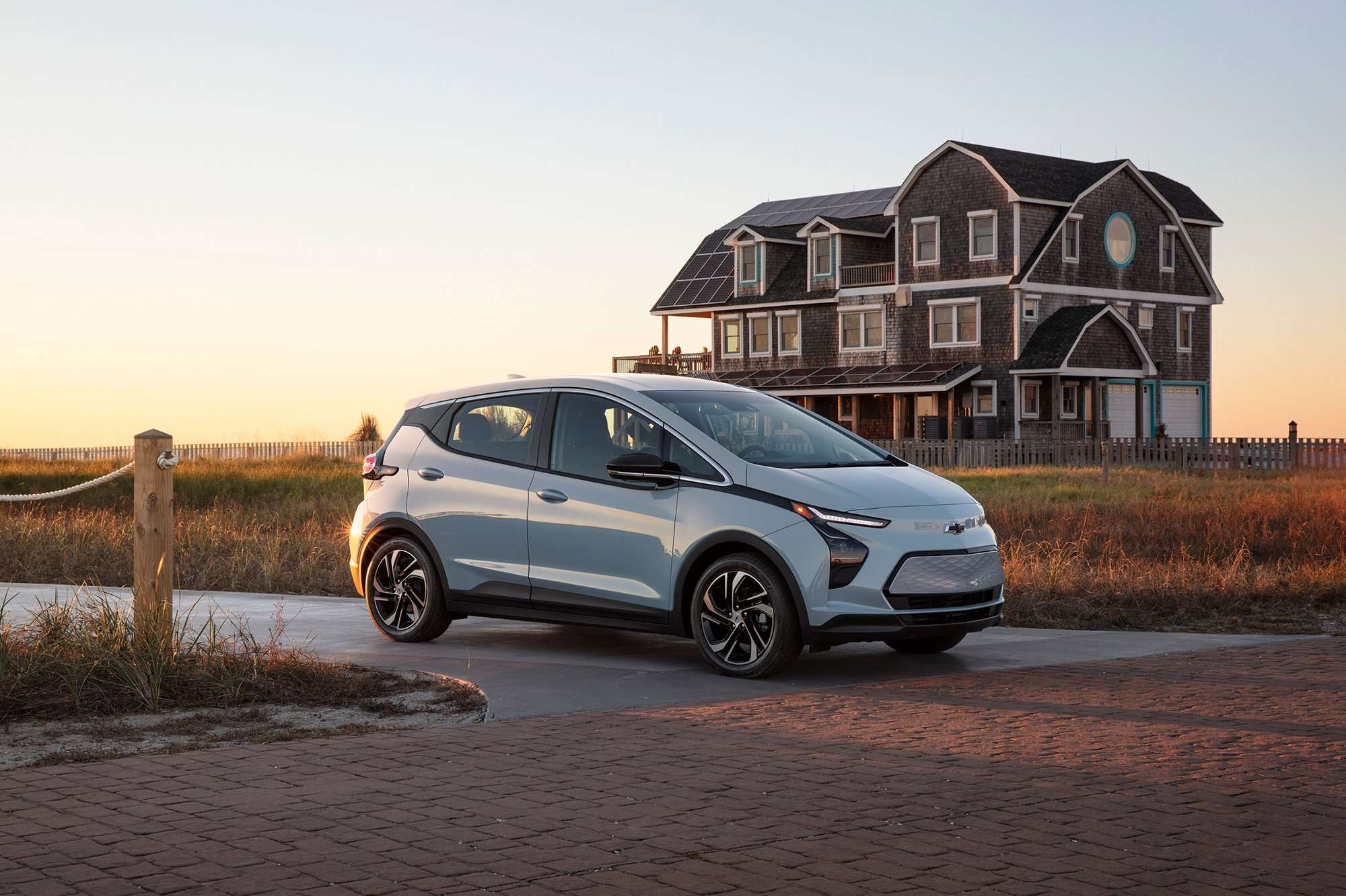 2022-Chevrolet-BoltEV-001
