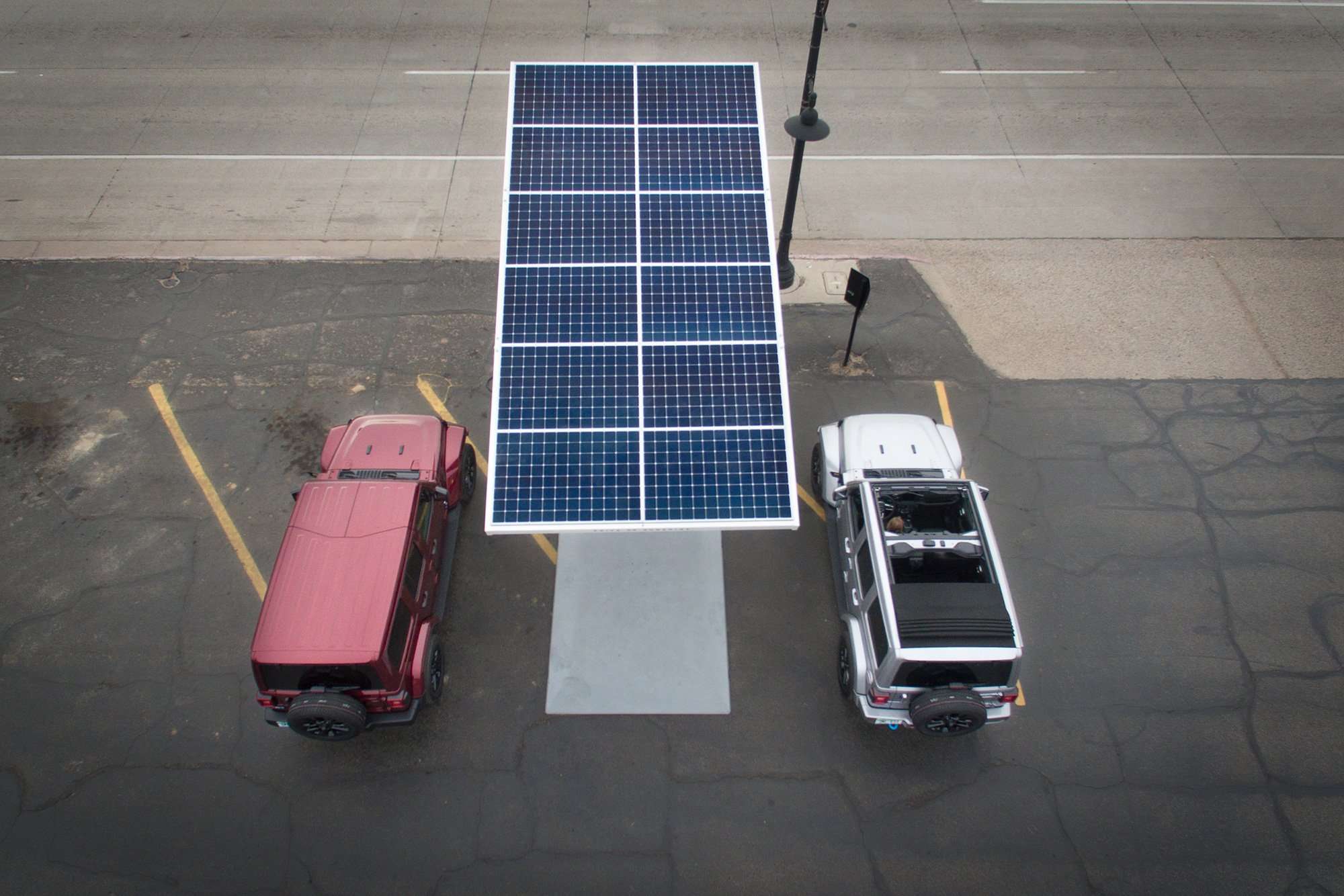 Estacion de Carga solar Jeep