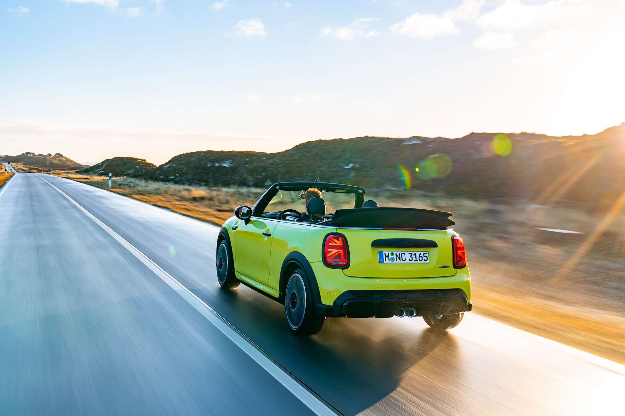 MINI Cooper convertible Zesty Yellow atras