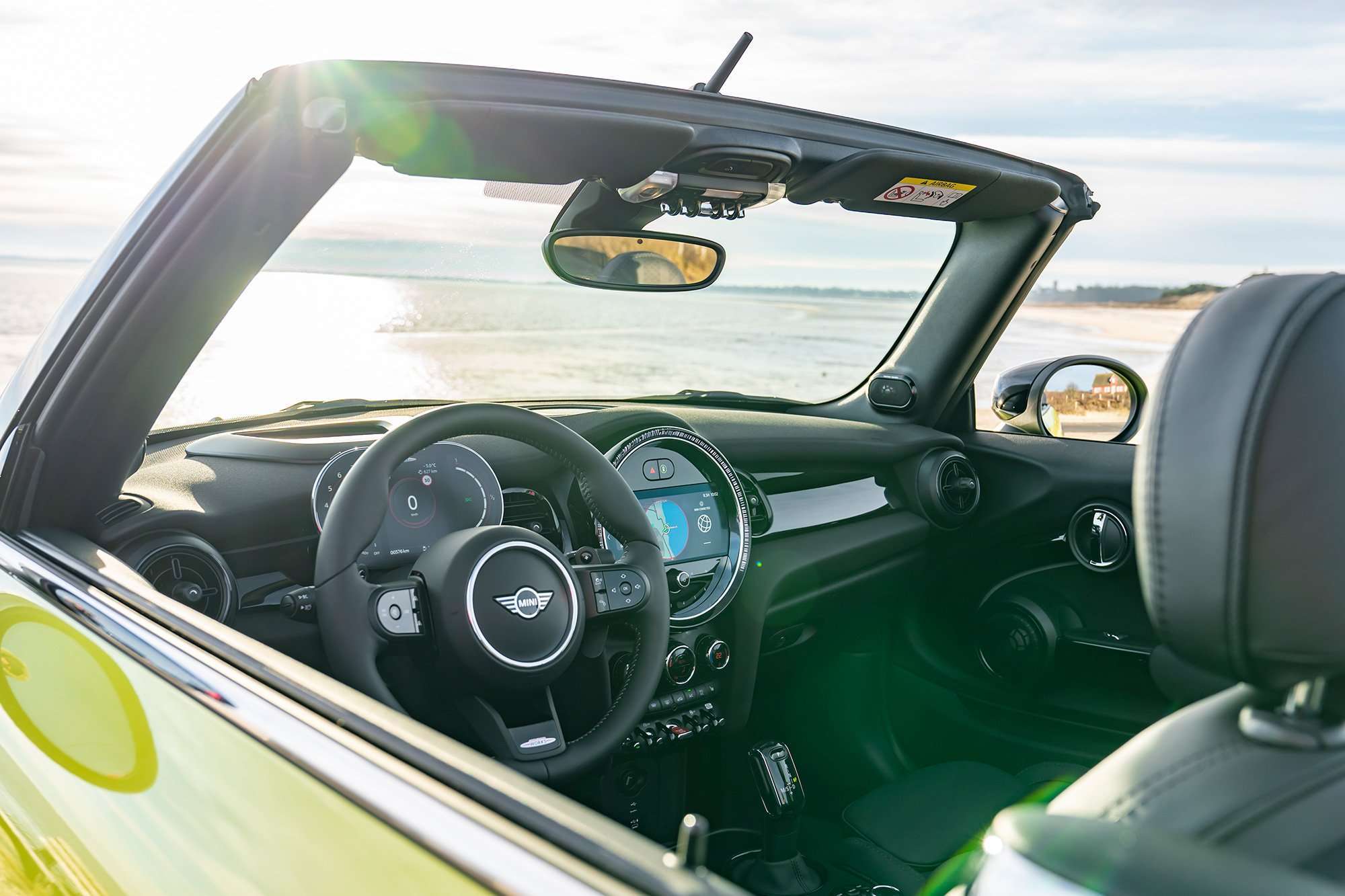 MINI Cooper convertible Zesty Yellow atras