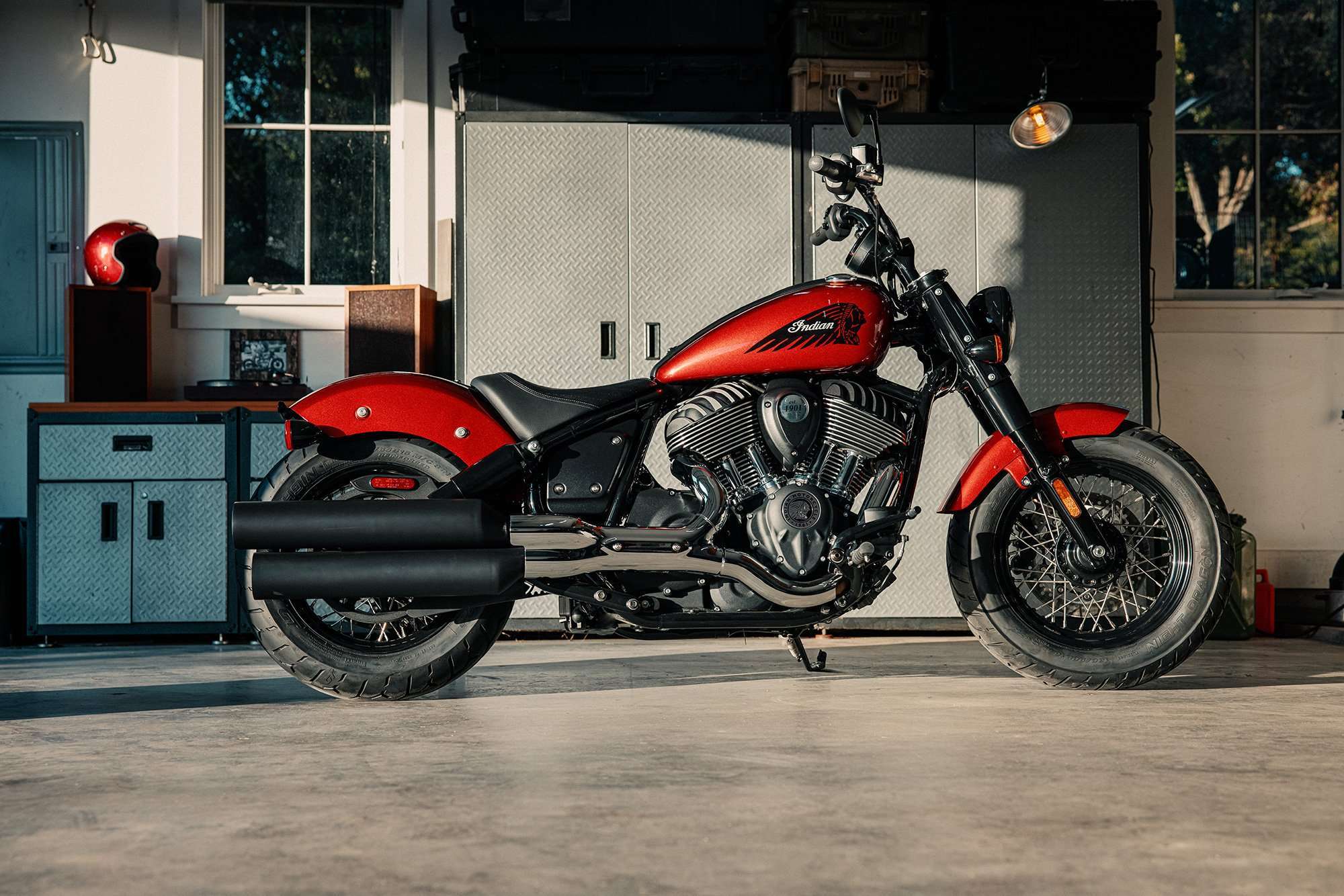 Indian Chief 2022-ind-na-apla-mx-chiefbobber-rubymetallic-beauty-1