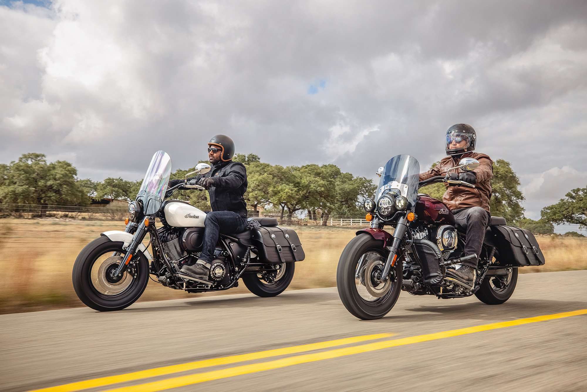 2022-ind-na-apla-mx-superchief-pearlwhite-riding-2 indian chief