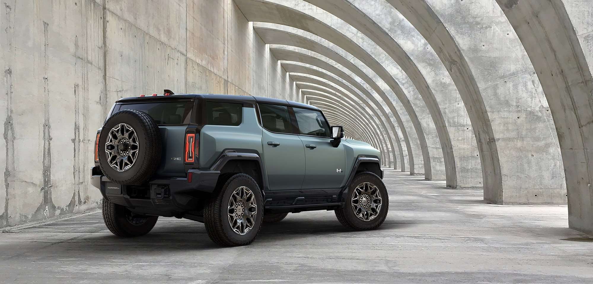 GMC HUMMER EV SUV 2024 atras