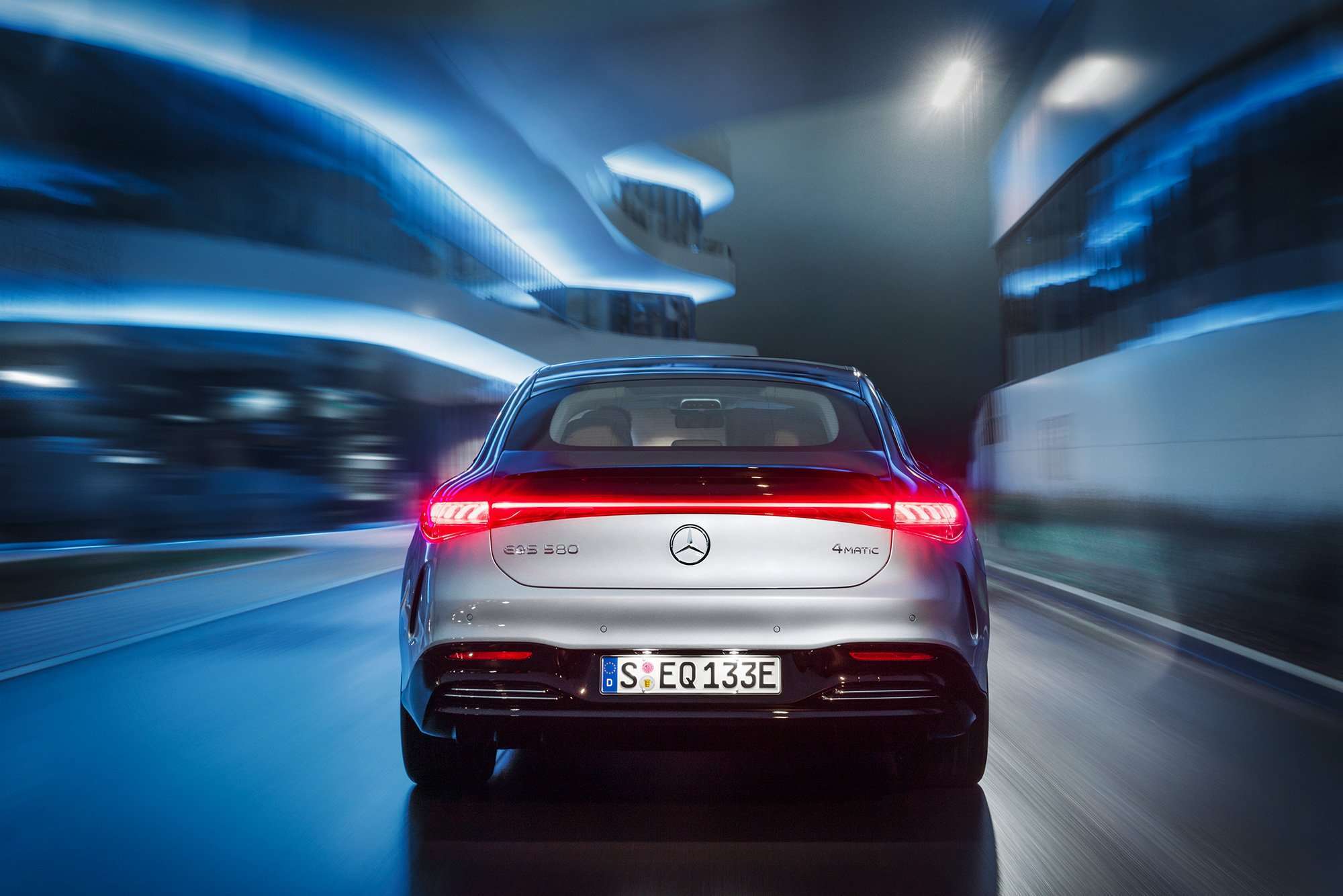 Mercedes-EQS atras