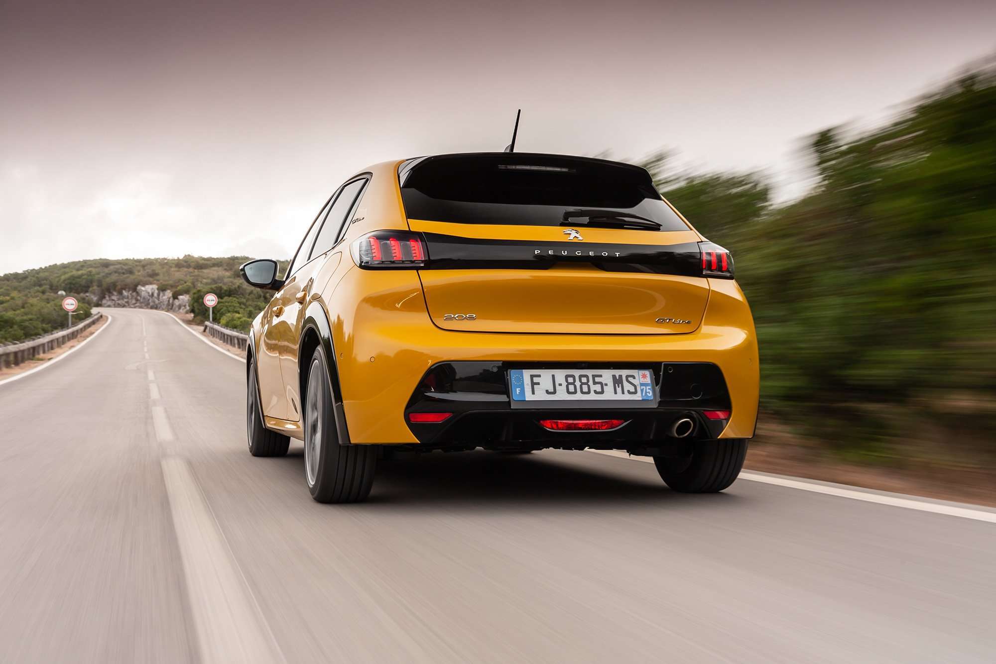 Nuevo Peugeot 208 atras