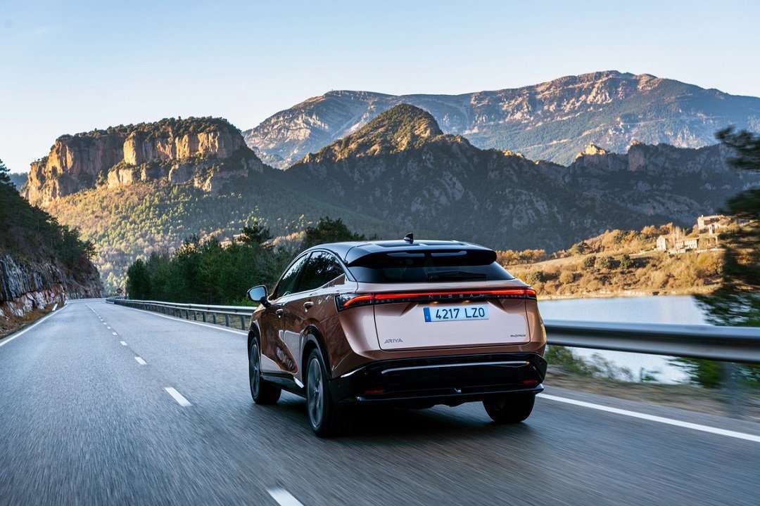 pruebas a Nissan Ariya trasera