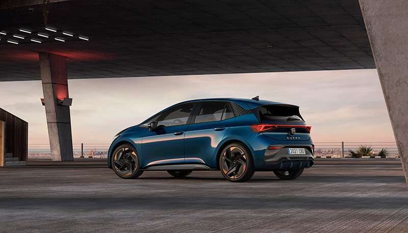 CUPRA Born azul costado