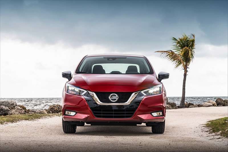 Nissan Versa mas vendido frontal