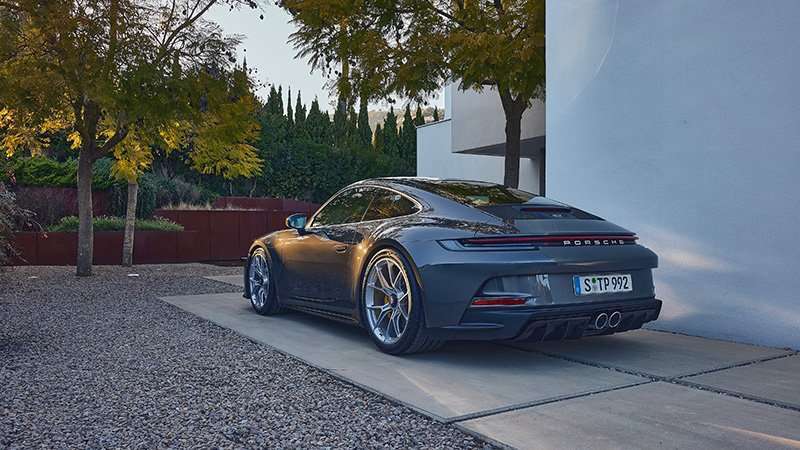 Nuevo Porsche 911 GT3 Touring atras