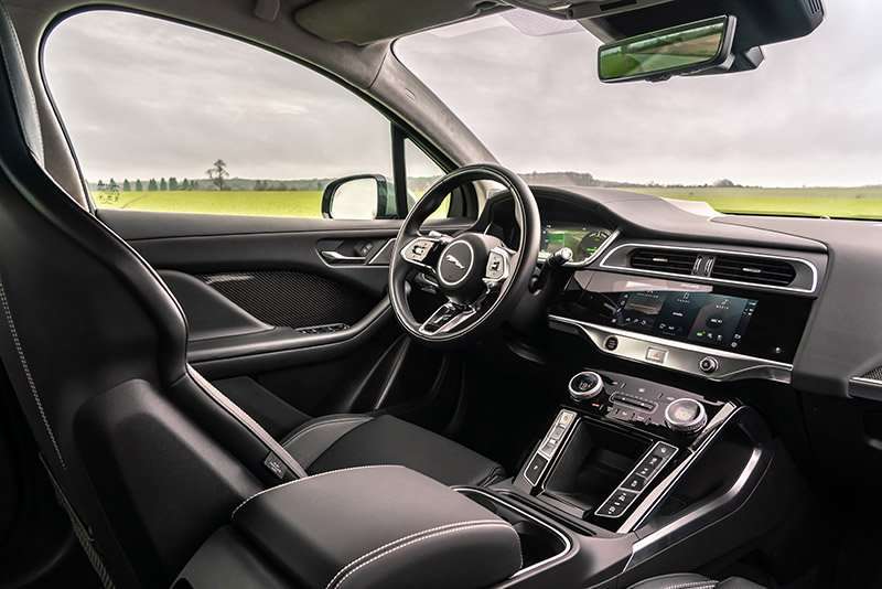 Jaguar I-PACE interior lujo
