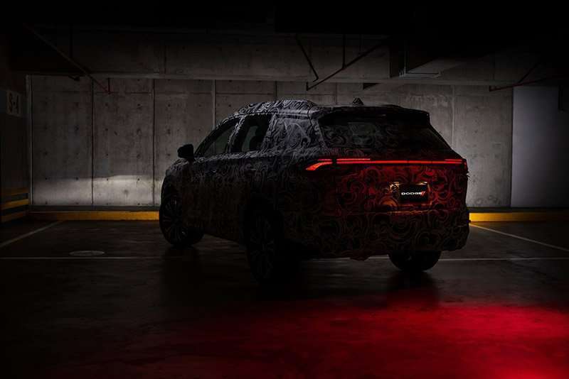 Stellantis-nuevo-Dodge-SUV-2022-camo-trasera