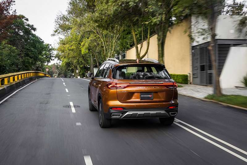 Dodge Journey 2022 atras