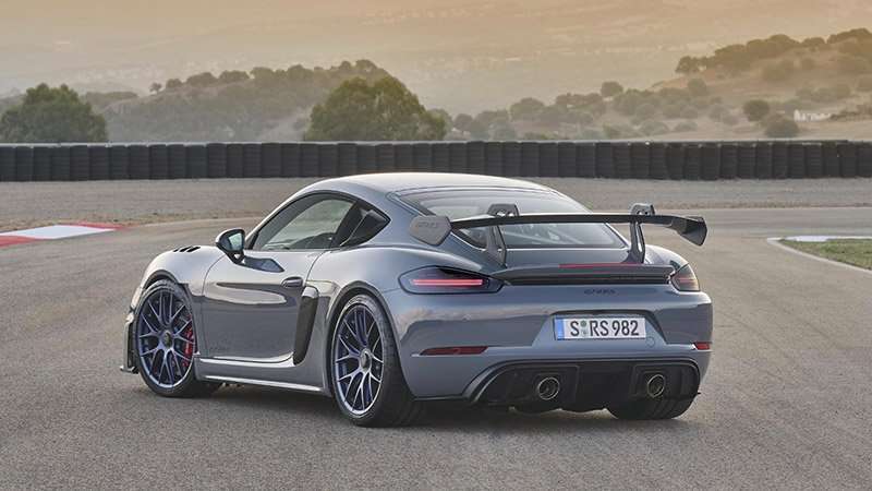 Porsche 718 Cayman GT4 RS atras