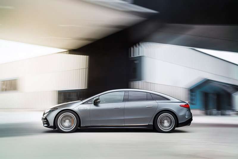 Mercedes-AMG EQS 53 4MATIC+ lado