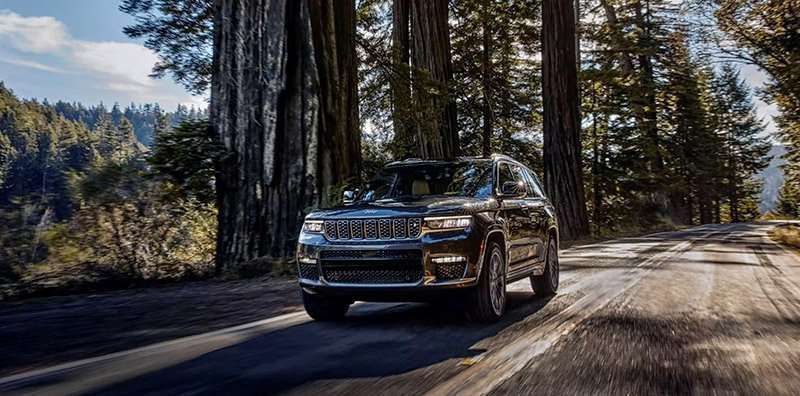 Jeep Grand Cherokee Summit Reserve 2022 frente