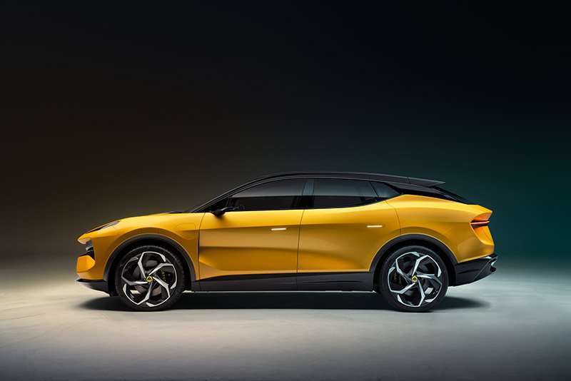 Lotus Eletre costado
