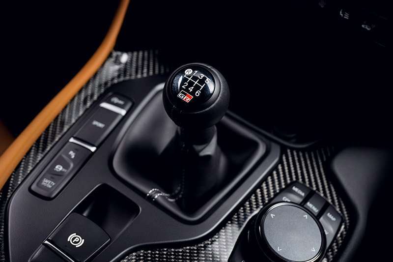 Nuevo Toyota GR Supra transmisión manual palanca