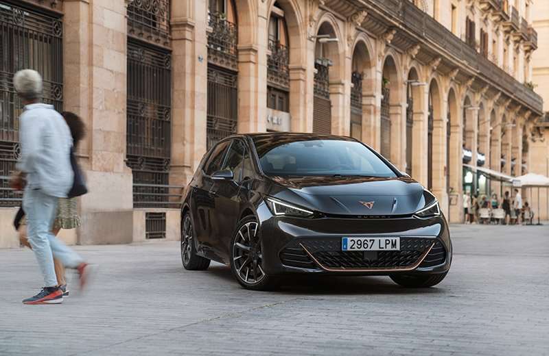 Nuevo-CUPRA-Born-con-bateria-de-77-kWh-Hasta-546-km-de-autonomia_04_HQ
