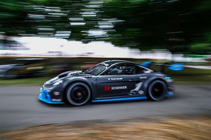 Porsche GT4 ePerformance lado