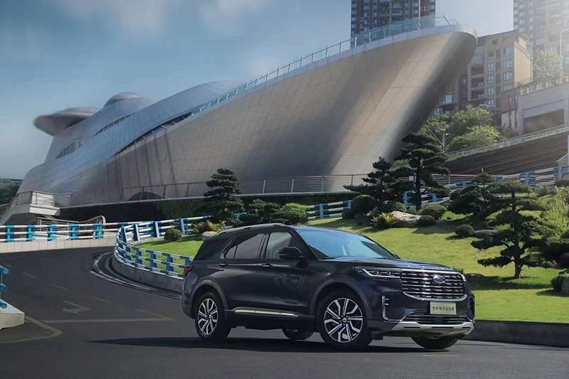 Ford Explorer 2023 lado