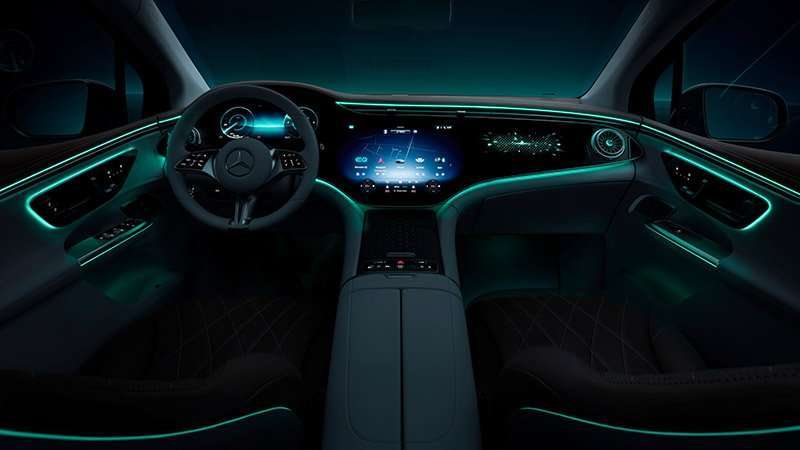 Mercedes EQE SUV interior noche