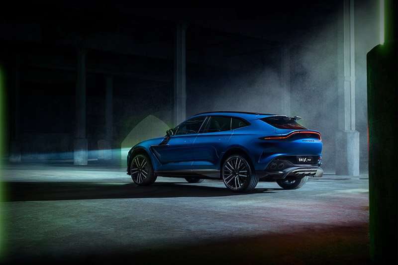 Aston Martin DBX707 2023 trasero