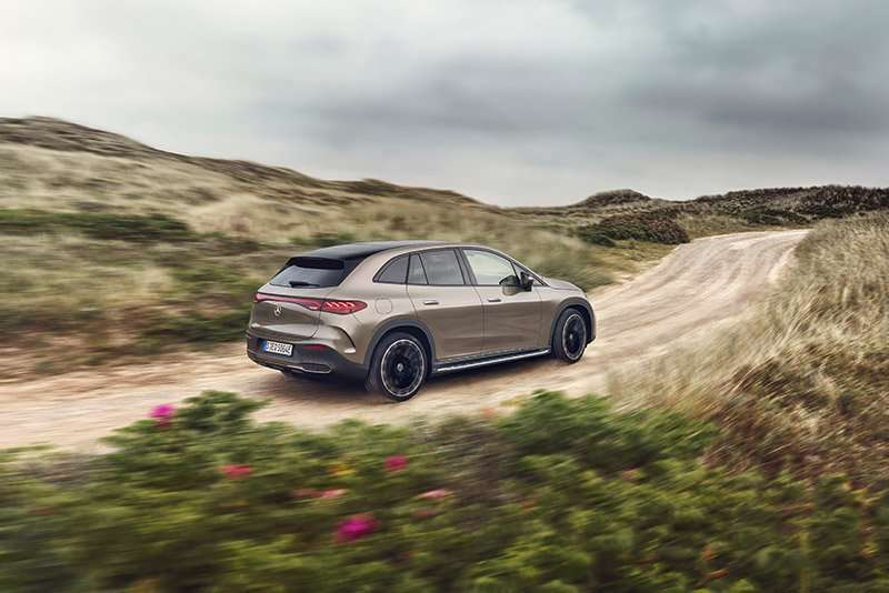 EQE SUV atras