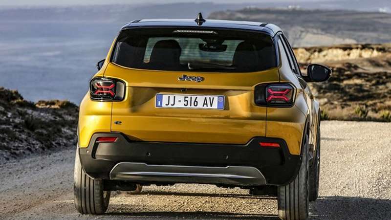 Jeep Avenger Paris atras