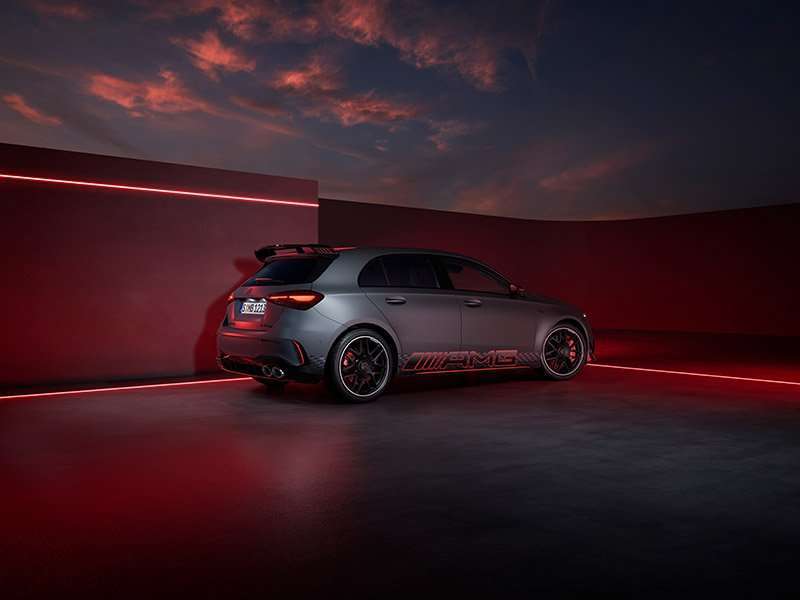 Mercedes-AMG Clase A atras