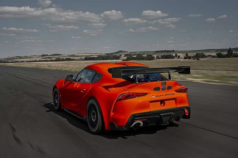 GR Supra GT4 EVO atras