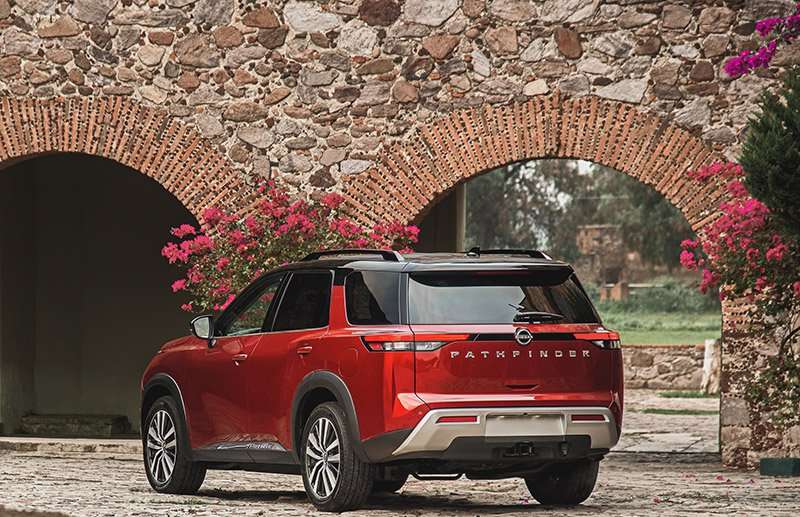 Nissan Pathfinder diseno inspirado 80 atras