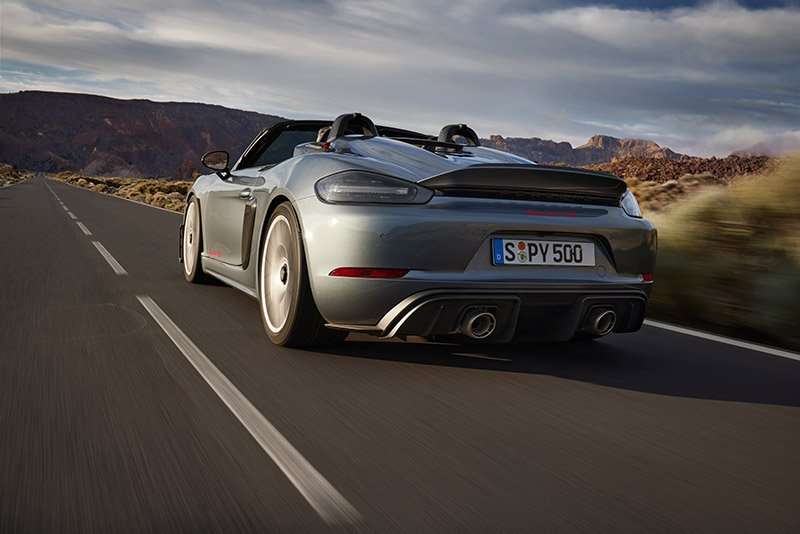 Porsche 718 Spyder RS trasera
