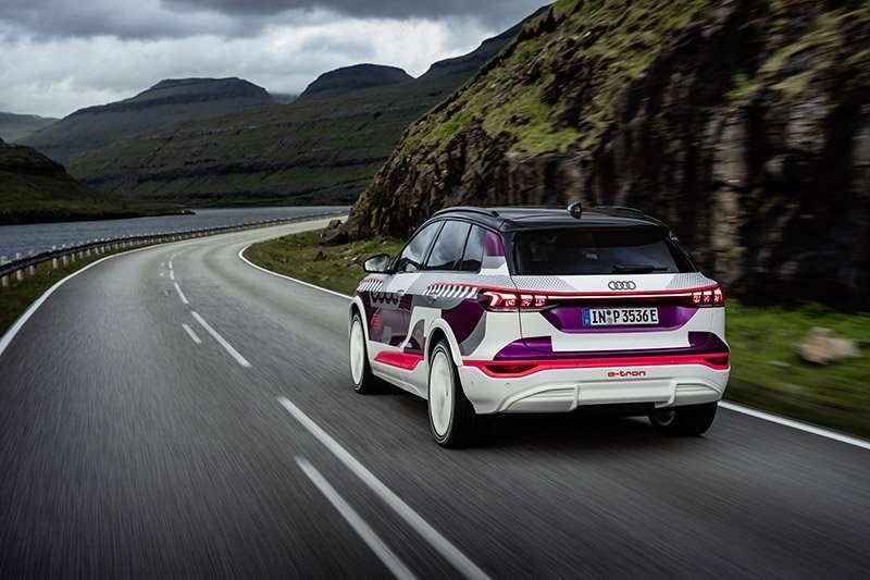 Audi Q6 e-tron tecnología OLED digital trasera