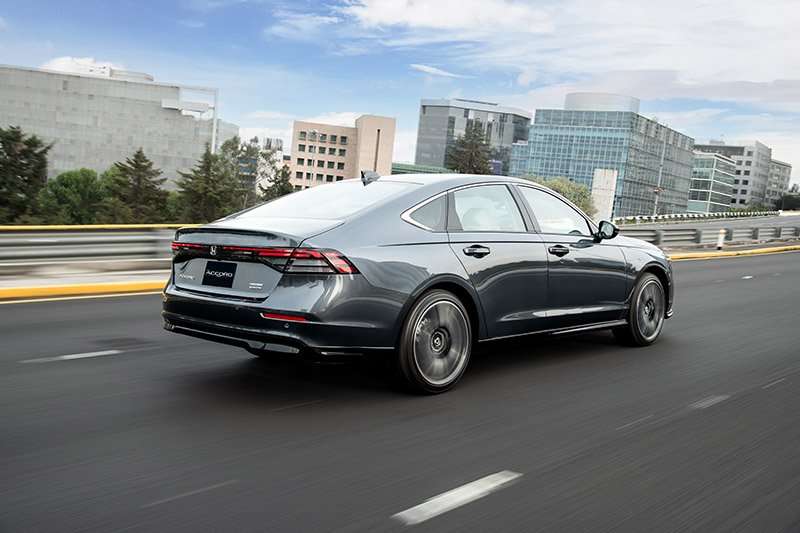 Honda Accord Hybrid 2023 trasera